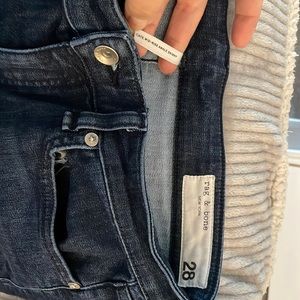 Rag and bone brand Cate mid-rise ankle skinny jeans. Size 28.